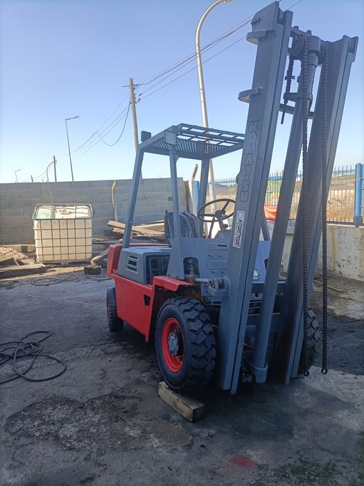 Empilhador Komatsu Diesel 2 ton