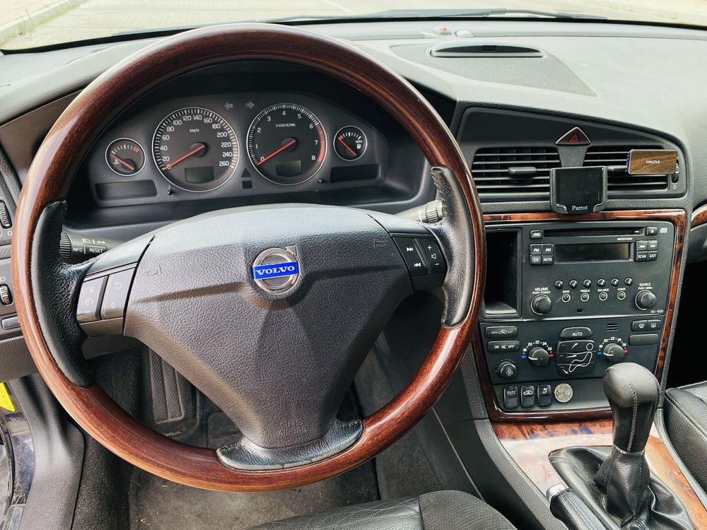 Volvo S60 2.0T 180KM polift manual hak
