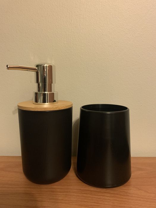 Dozownik na mydło + kubek na szczoteczki