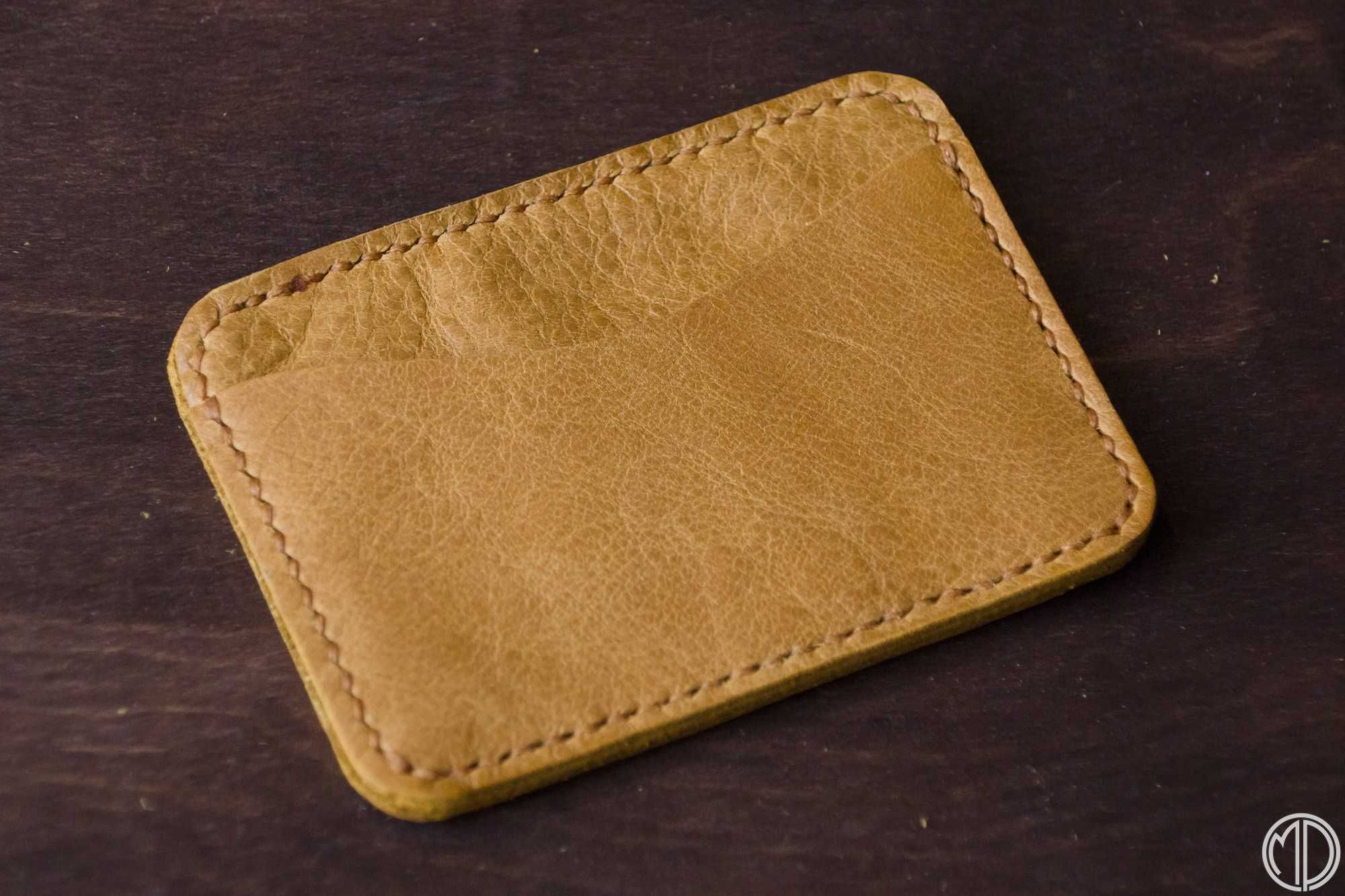 Ręcznie szyty ze skóry cardholder, portfel minimalistyczny - upcykling