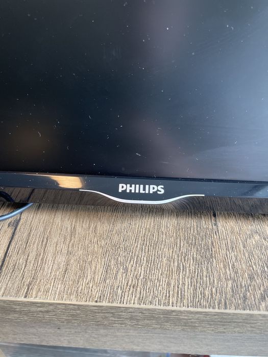 Телевізор Philips з кріпленням до стінки