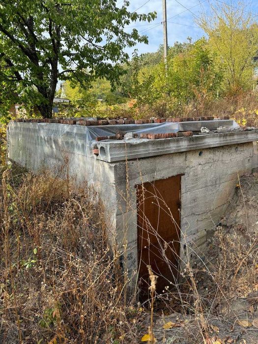 Продам земельный участок 6 соток с подвальным помещением Змиев