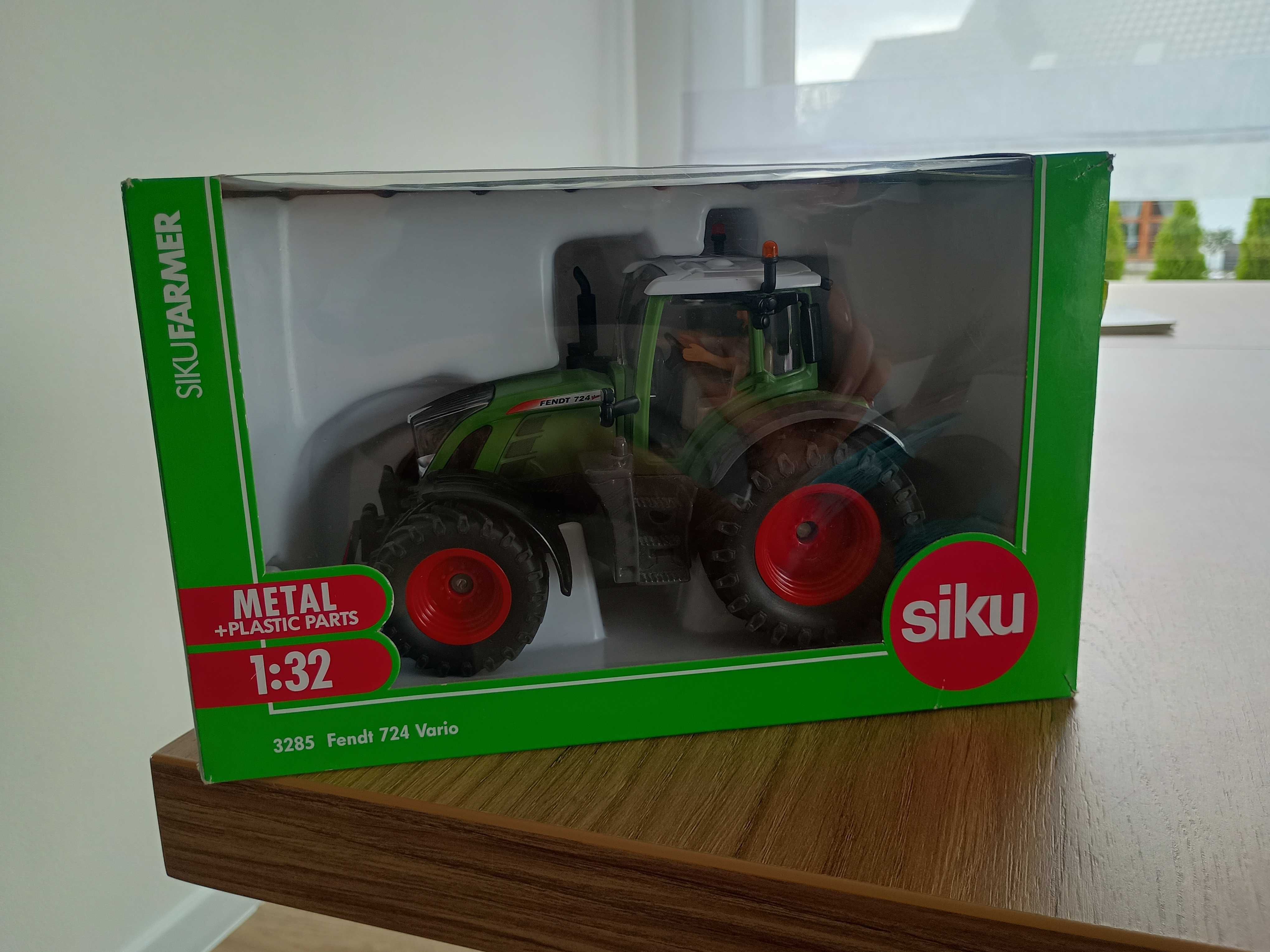 Siku 3285 Fendt 724 Vario