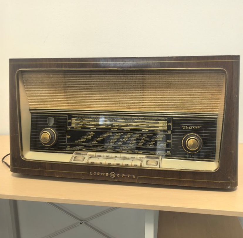 Radio antigo a valvulas com FM