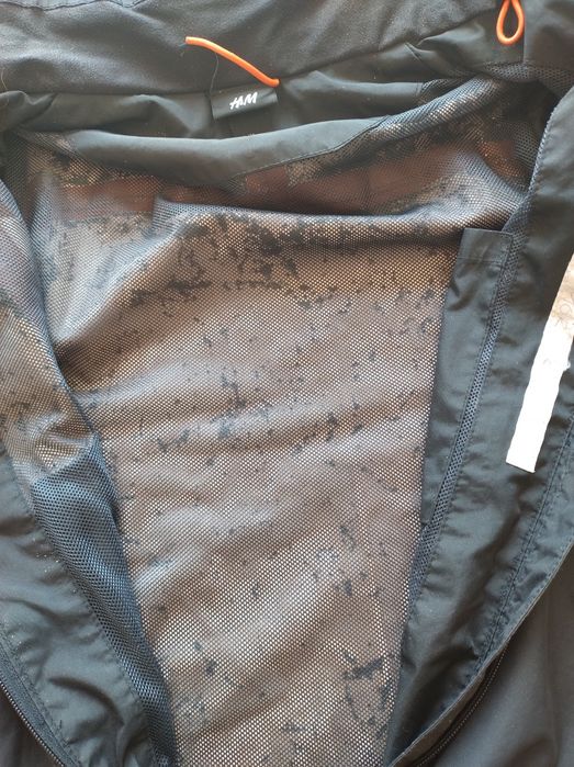 Czarna kurtka przejściowa 134 H&m z odpinanym kapturem