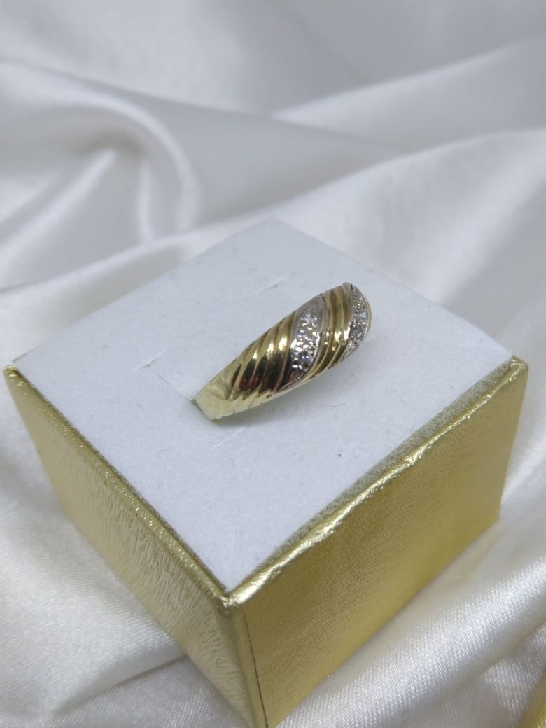 Złoty pierścionek z diamentami, złoto 585, R13