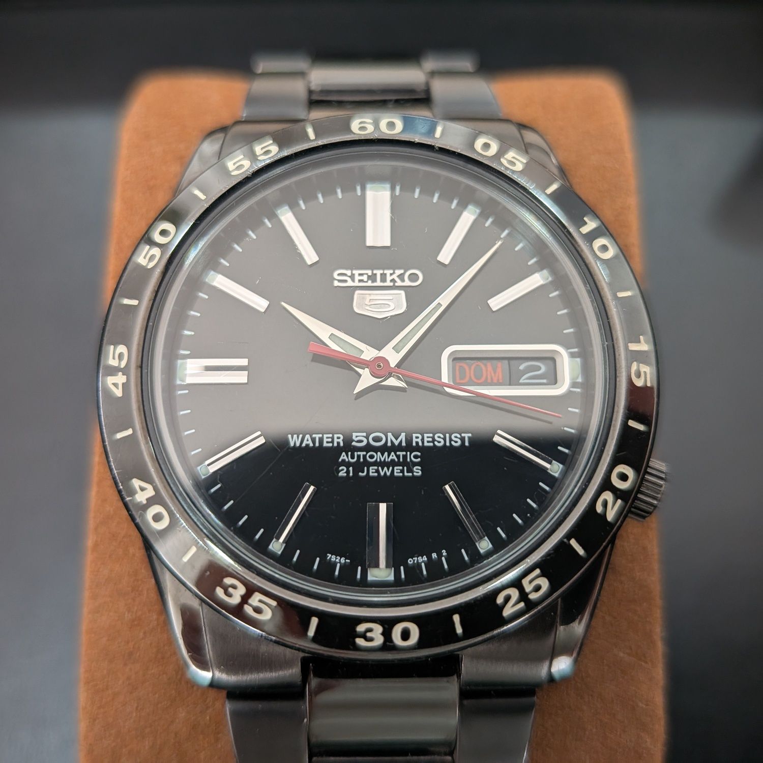 Seiko 5 SNKE03K1 Automático Preto