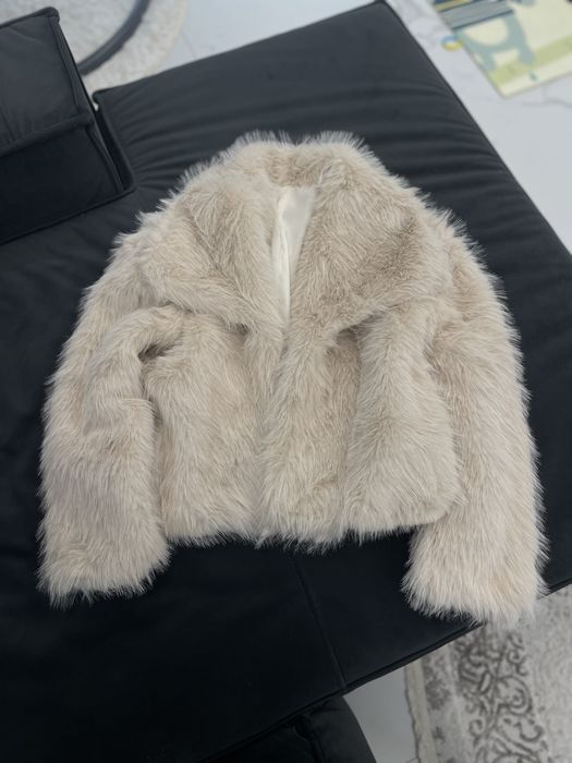 Дуже гарна шубка, нова , s розмір