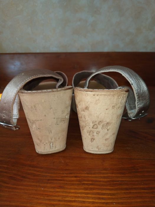 Золоті весільні шкіряні босоніжки NEXT на корковій платформі 40 розмір