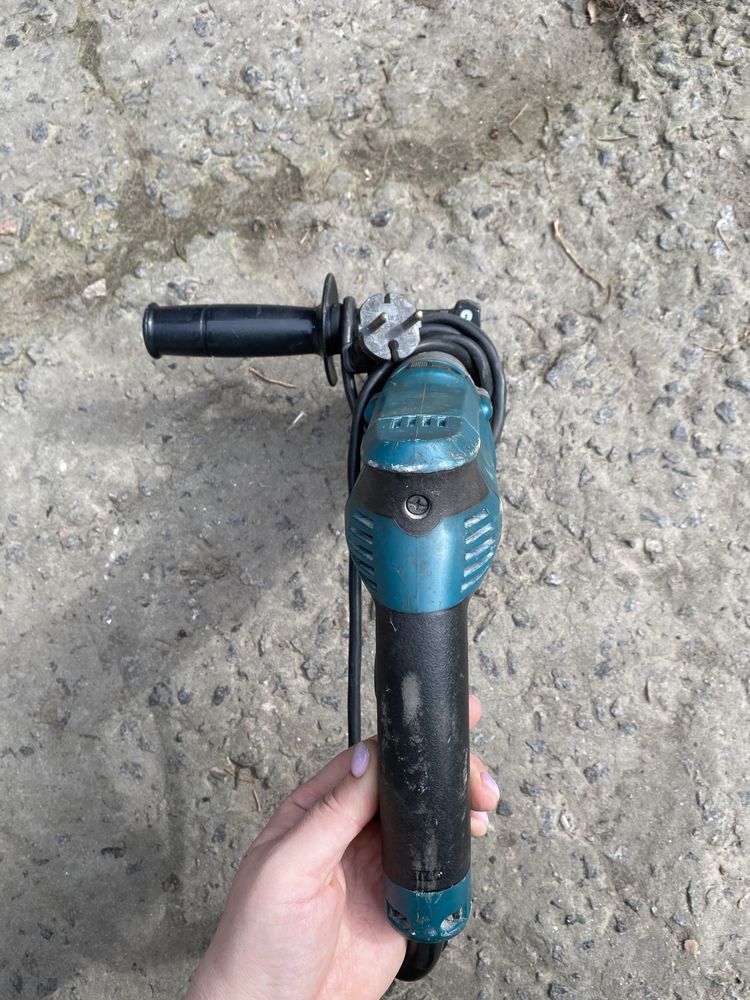 Дриль ударний Makita HP 2050