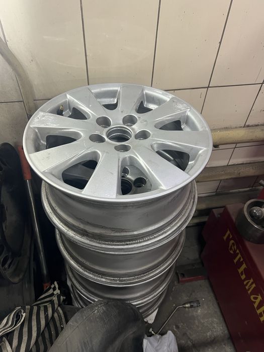 Прода диски камри 40, в идеальном состоянии. В комплекте 5 штук.