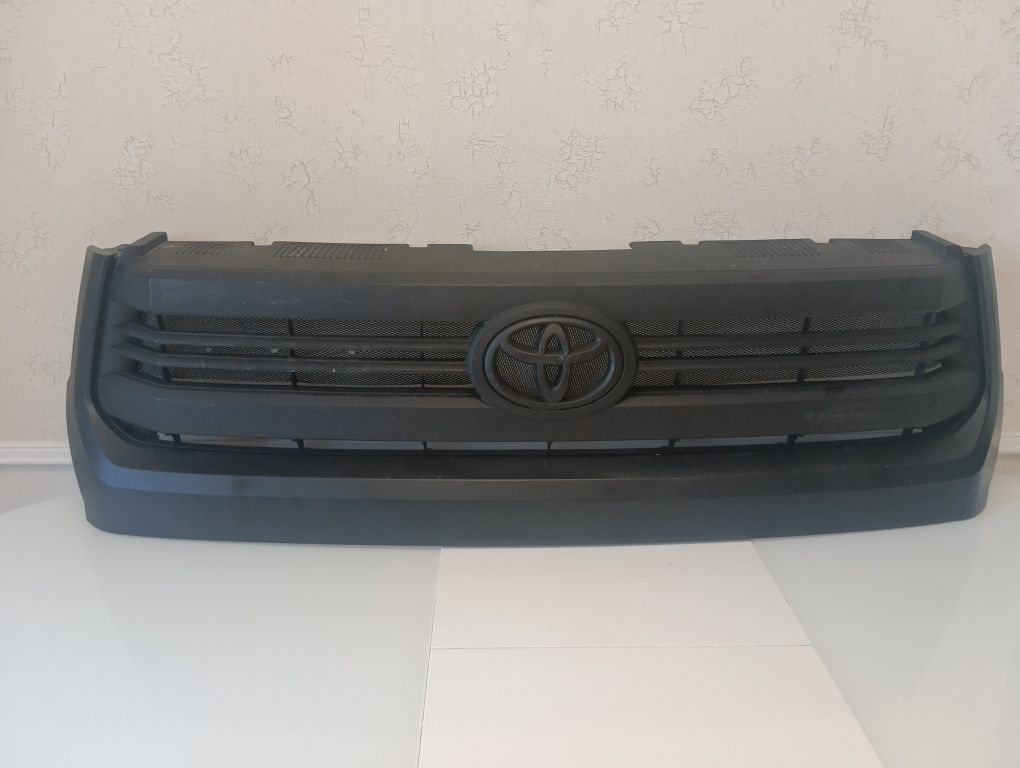 Toyota Tundra решетка радиатора