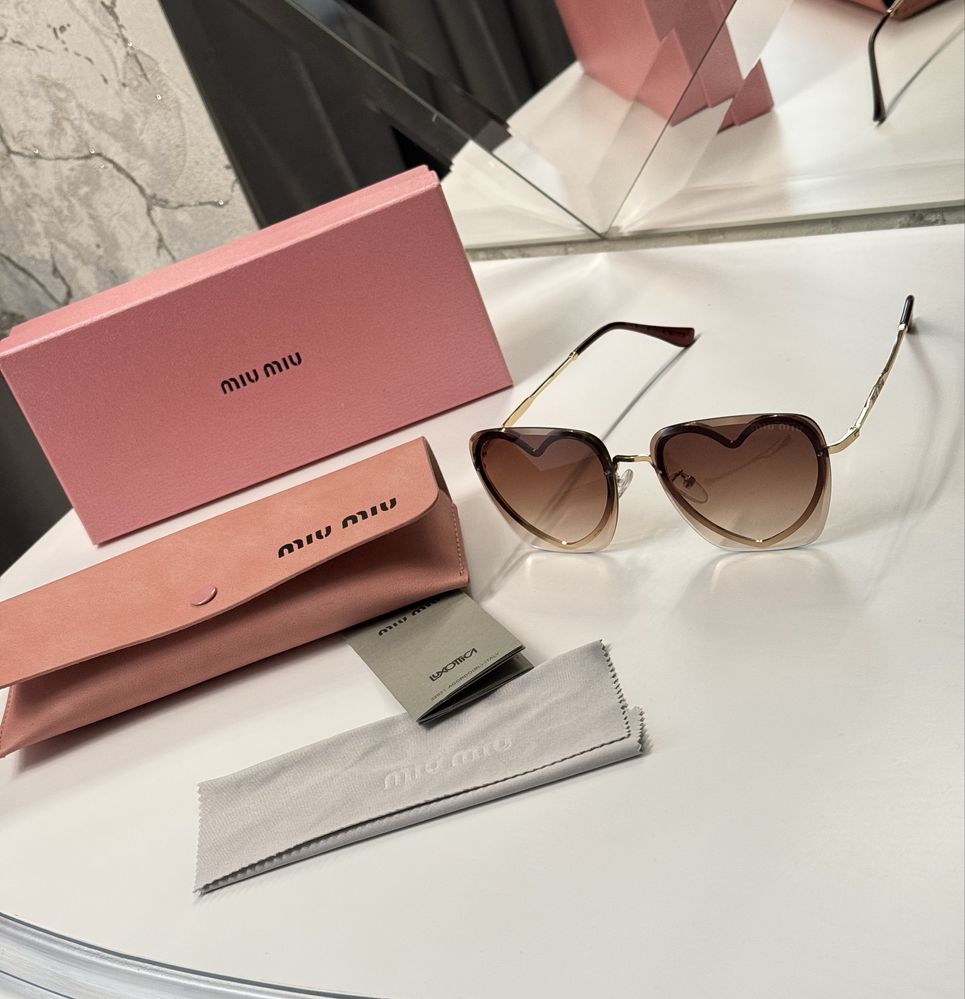 Солнцезащитные очки miu miu полный комплект сердечки