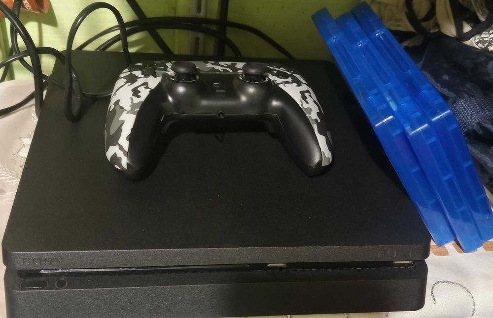PS4 com 3 jogos e comando mais computador Sony waio