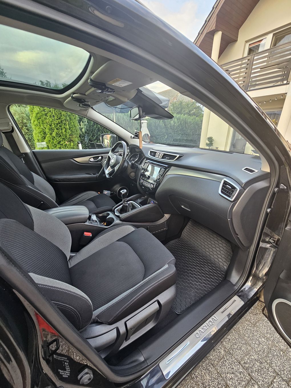 Nissan Qashqai Auto krajowe, pierwszy właściciel, niski przebieg, stan bardzo dobry.