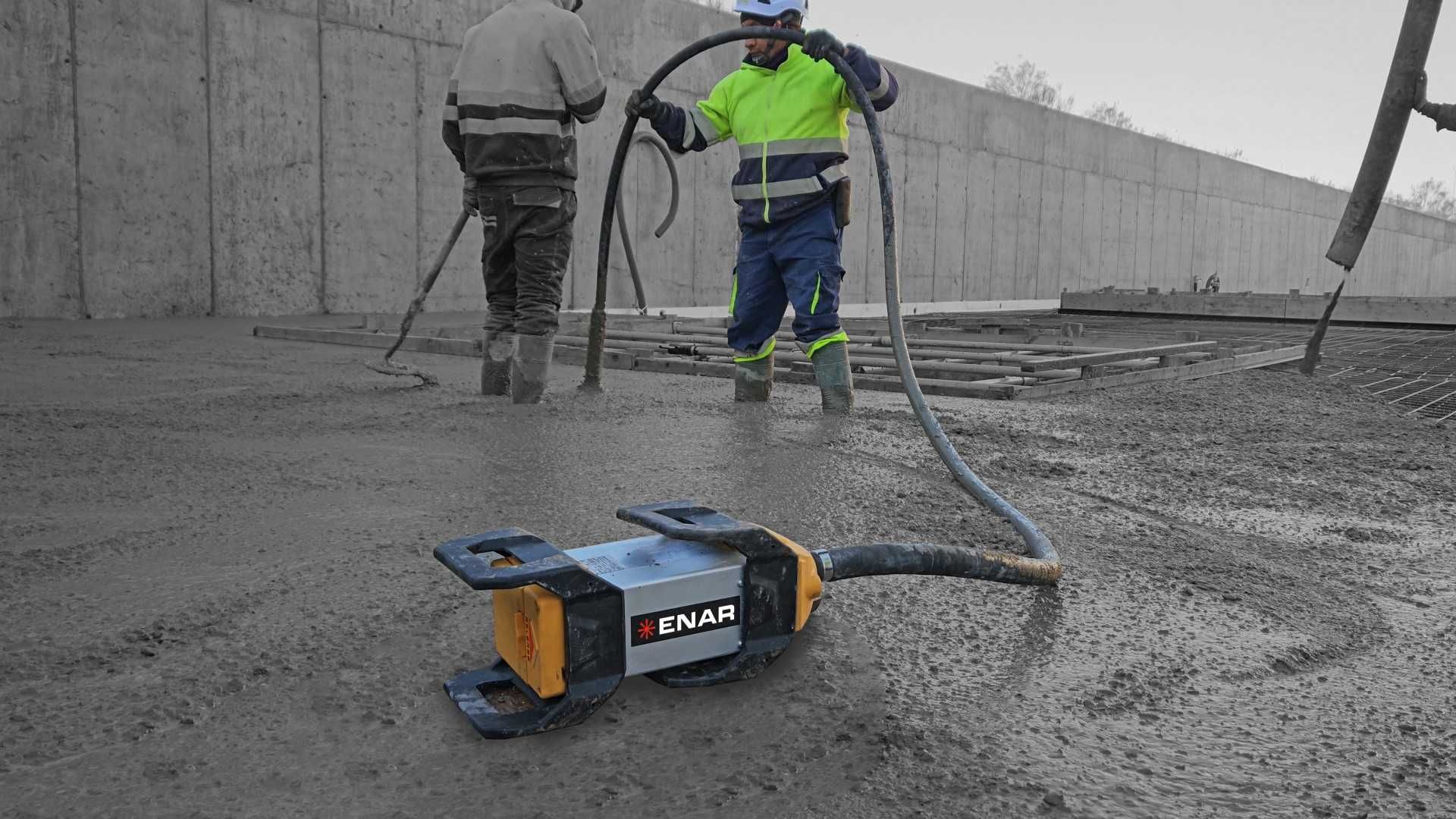 Wibrator przenośny zasilany z baterii ENAR SPYDER E-BATT M38 lekki