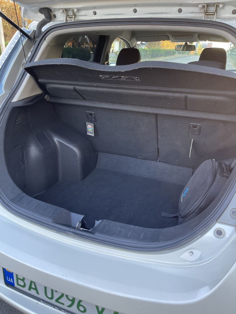 Продам Nissan Leaf