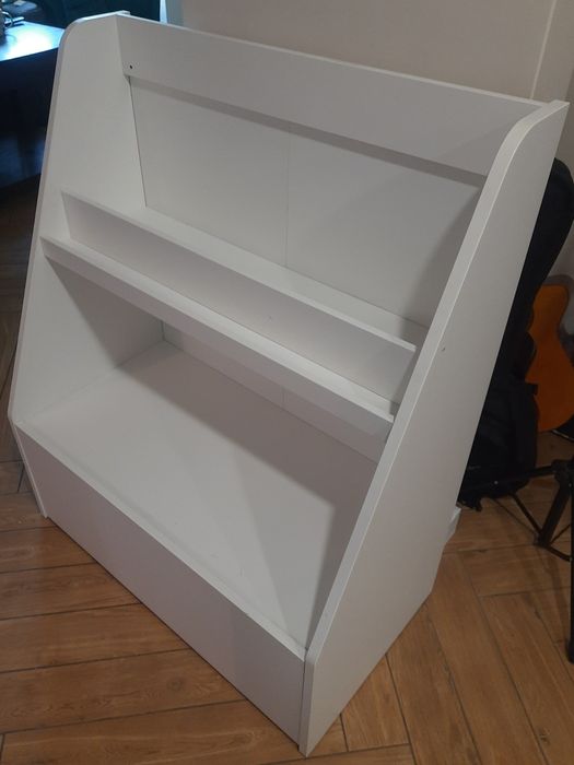 Sprzedam regał na książki IKEA BERGIG
Regał na ks