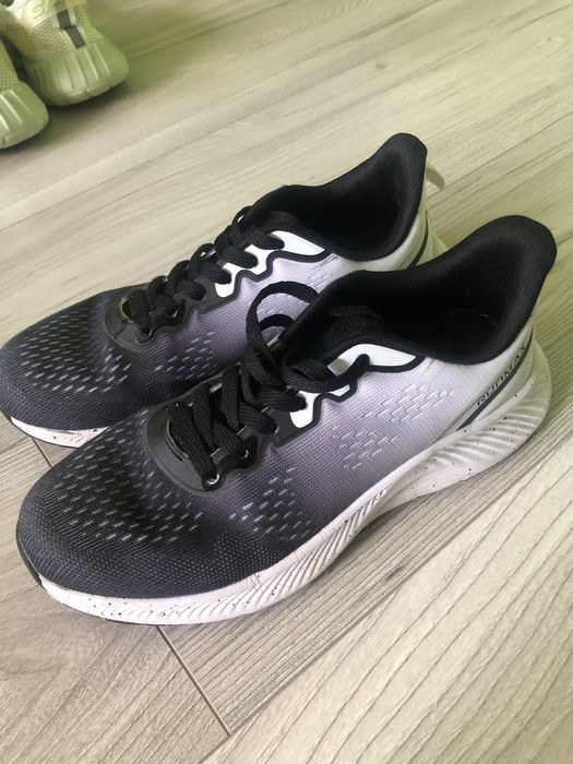 Кросівки на весну