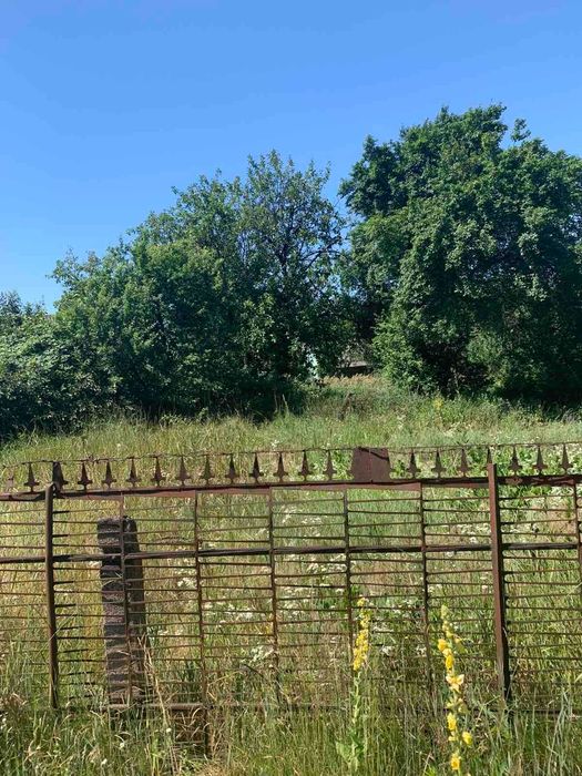 Продаю  земельну  ділянку 23 соток під будівництво (поблизу річки)