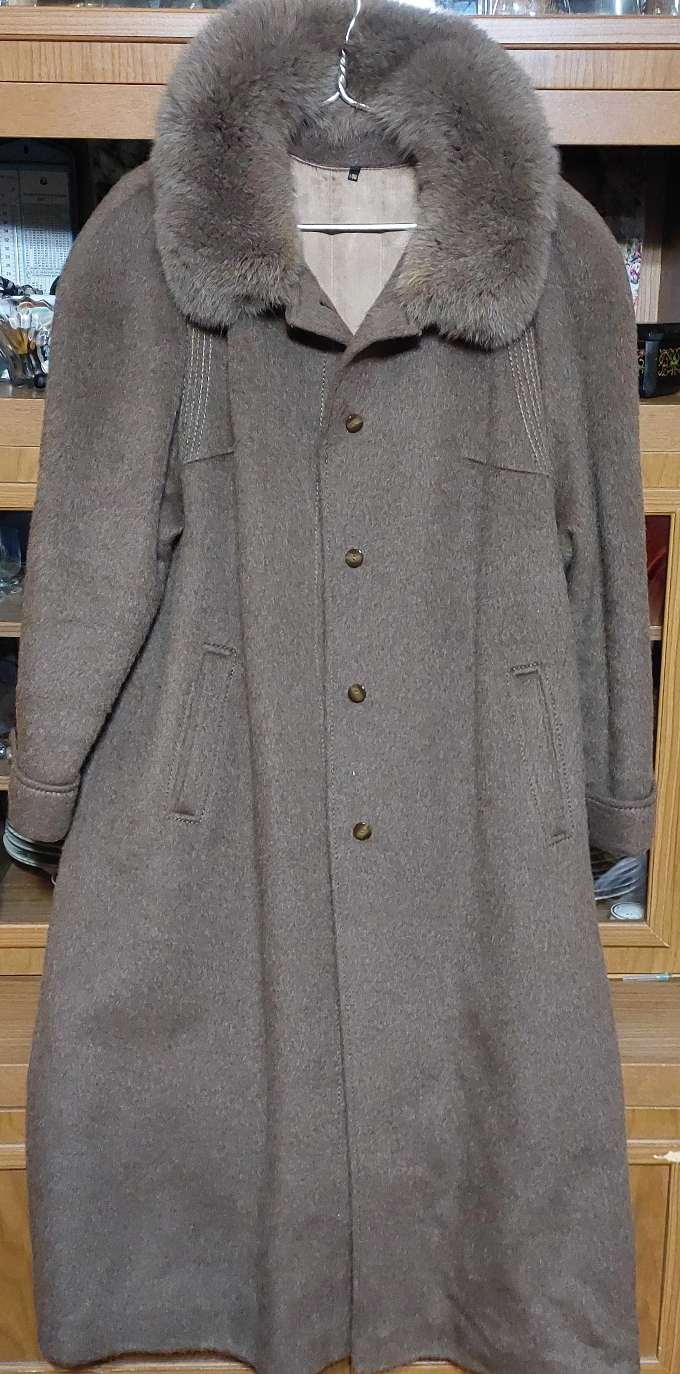 Женское пальто из ламы