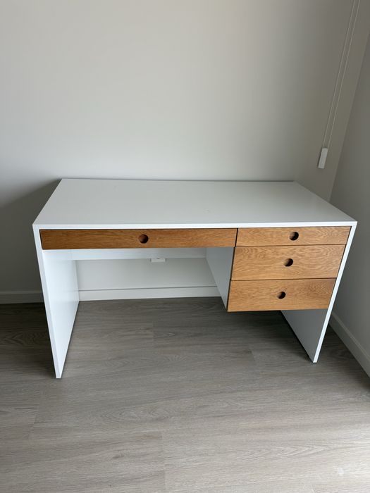 Secretária em madeira 125x60x76