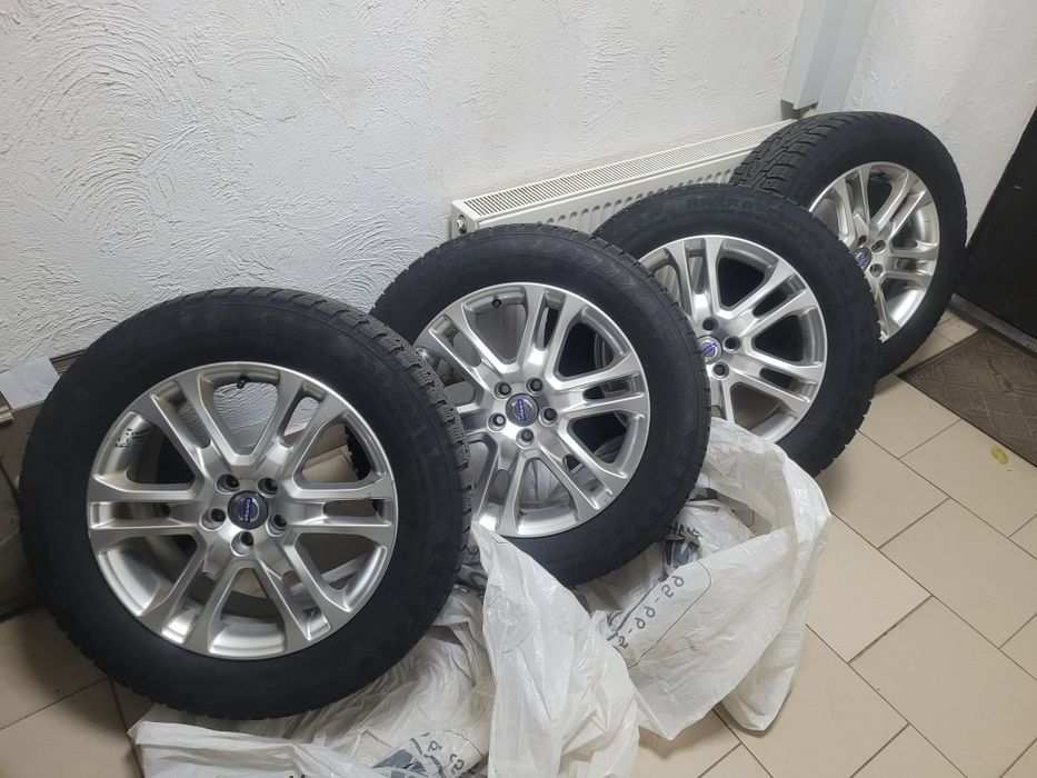 Продам колеса в сборе 235/60 R18 резина, диски volvo