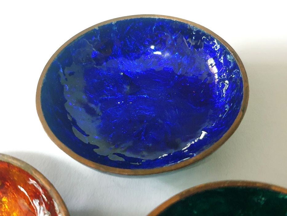 Conjunto de 3 lindas pequenas taças esmaltada dos anos '50