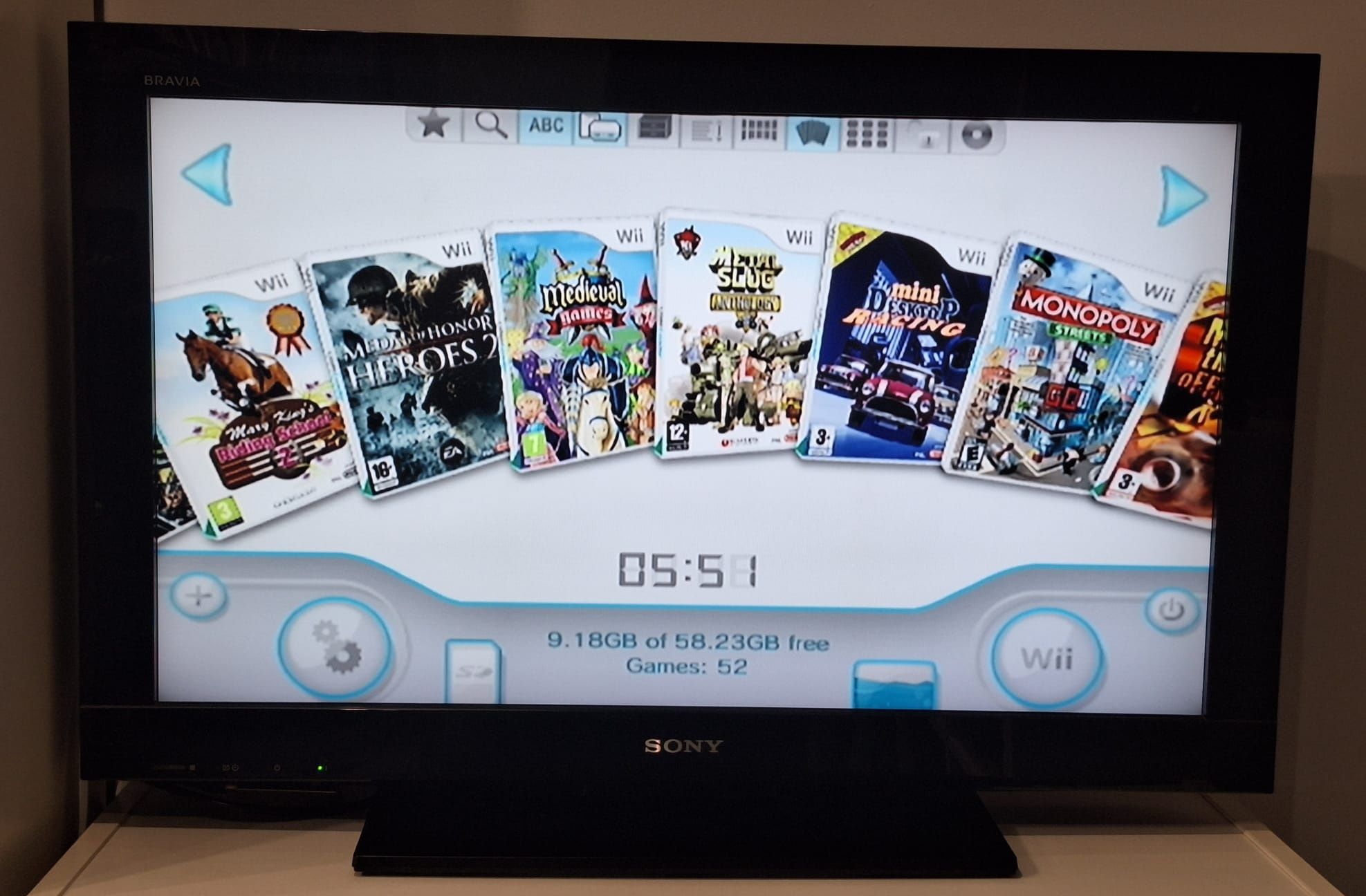 Vendo Nintendo Wii com aproximadamente 50 jogos digitais.