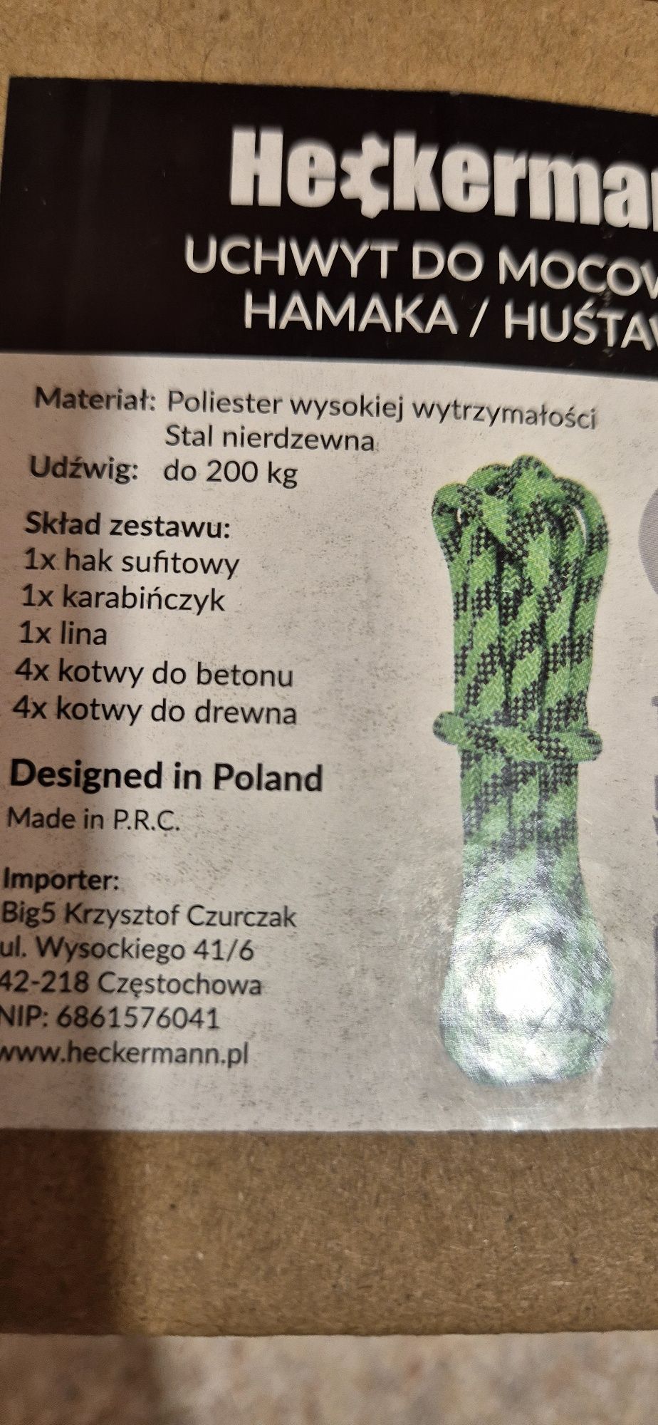 1x karabińczyk, 1x lina 4m, 4x kotwy do drewna Heckermann
1