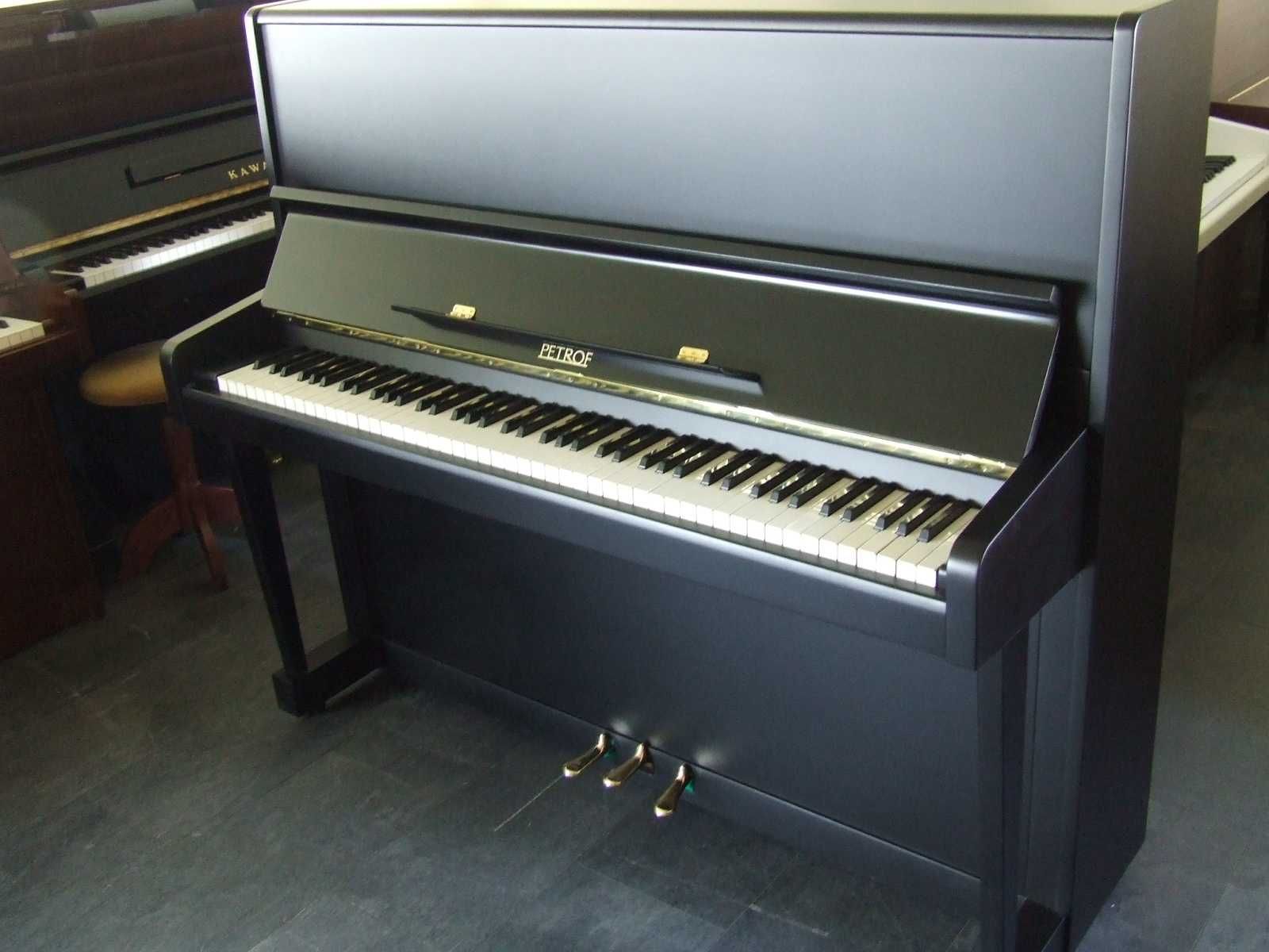Pianino Petrof mod 124, czarne, mebel po renowacji