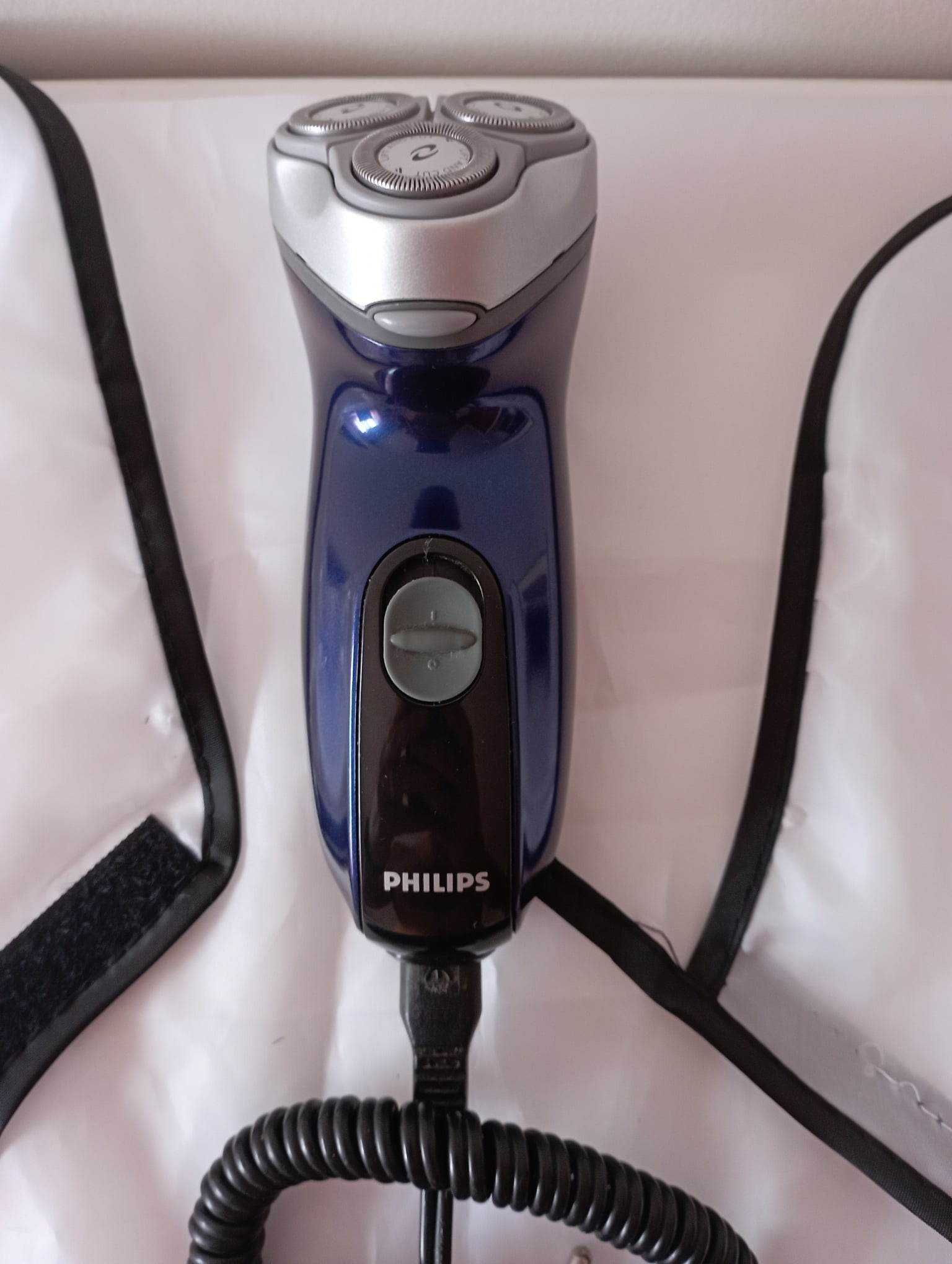 Máquina Barbear Philips + Avental para Barba + Pente