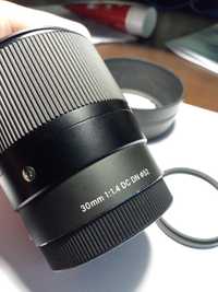 Obiektyw Sigma 30 mm 1.4 Sony E + filtr