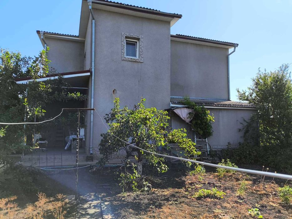 село Дачное, добротный дом 2 эт, 10 сот.  Рядом Нерубайское.