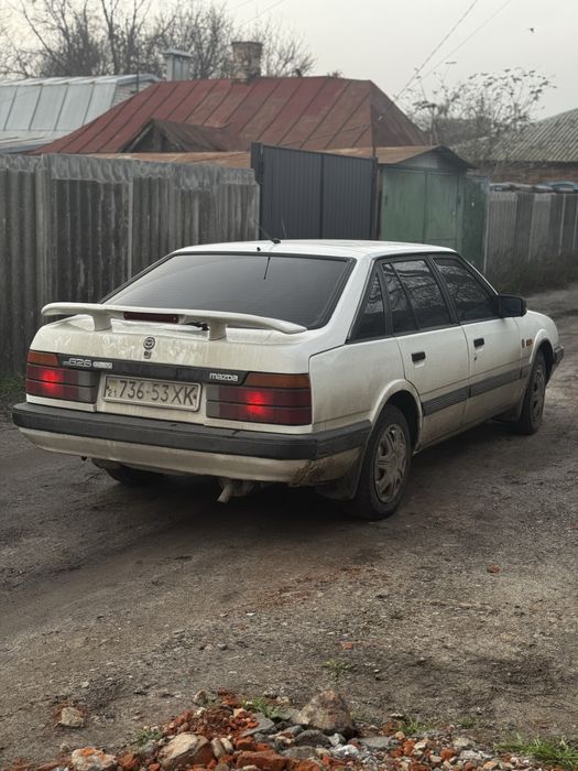 Mazda 626, 1,6 бензин карбюратор, хэтчбек, 1987 год