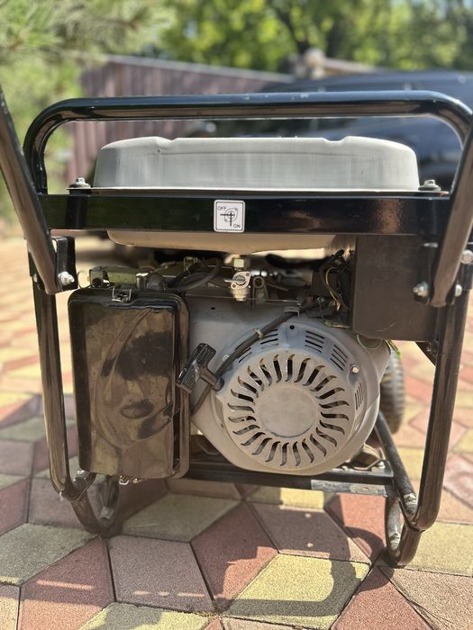 Продам генеретор ( бензин )