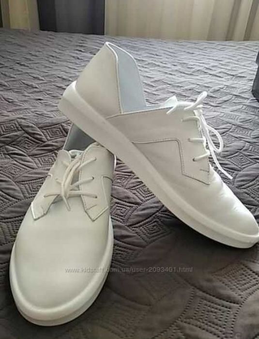 Шкіряні кеди, кросівки.