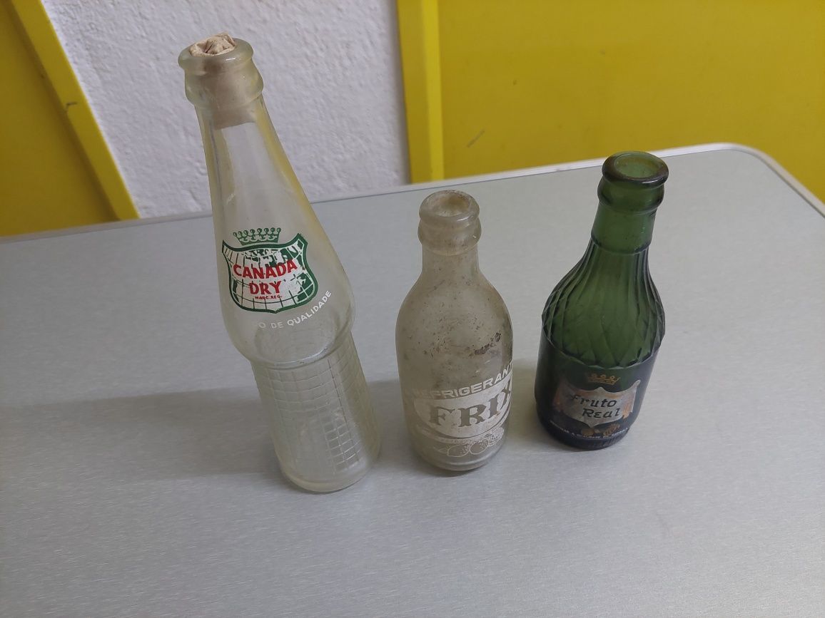 3 garrafas antigas canada dry frio fruto real
