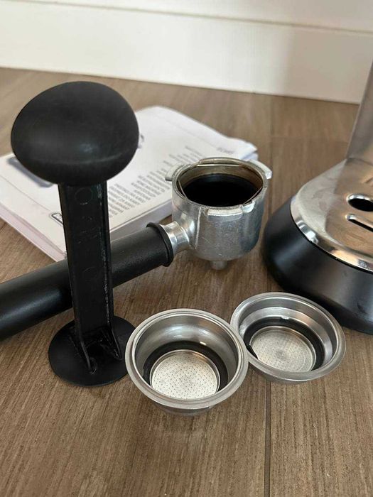 Кавомашина DeLonghi EC685.M (Dedica) кофемашина