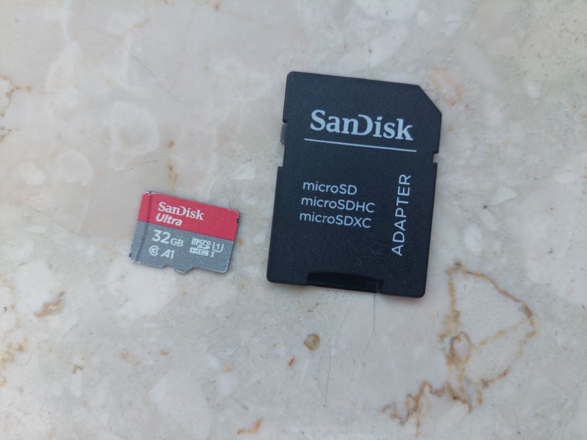 SanDisk Ultra 32 GB microSDHC Memory Card + SD Adapter