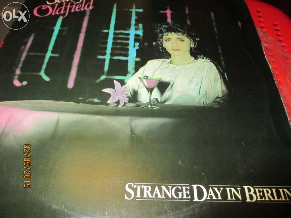 2 Discos de vinil de Sally Oldfield - In concert e strange day in Berl