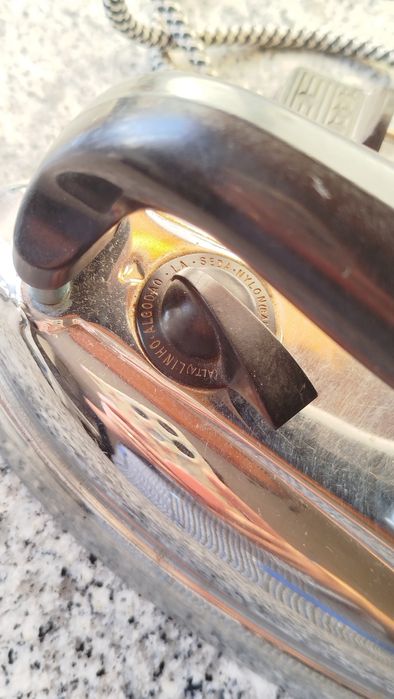 Ferro de engomar Morphy Richards antigo