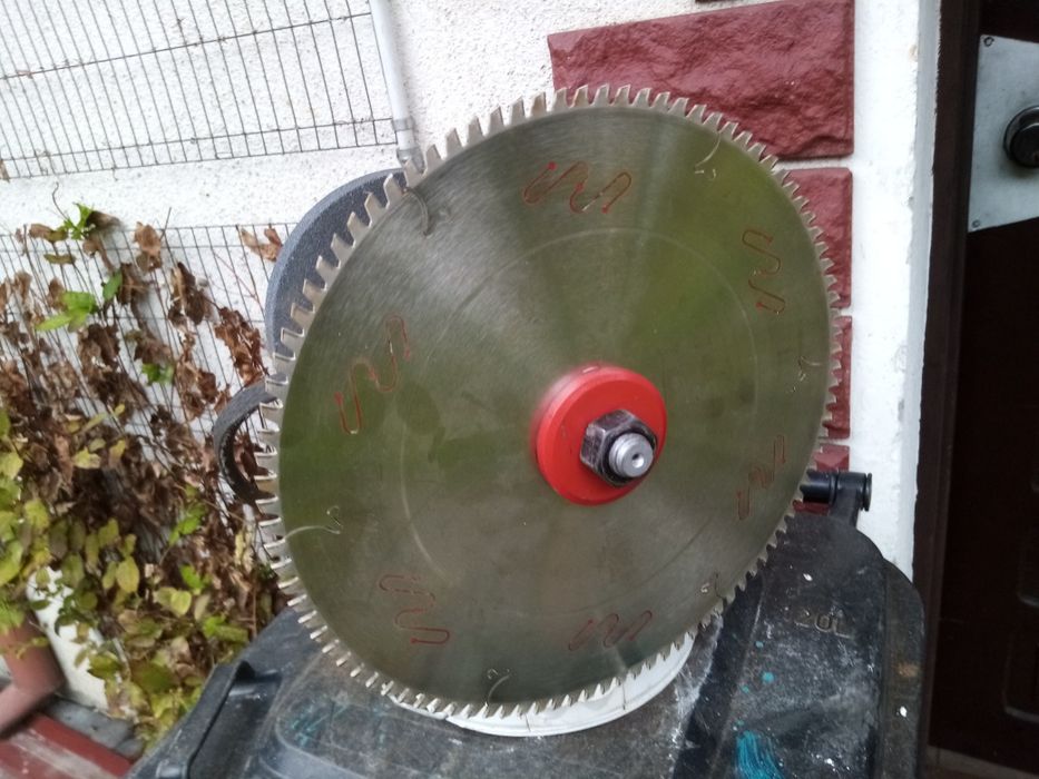 Wałek uniwersalny do piły i szlifierki