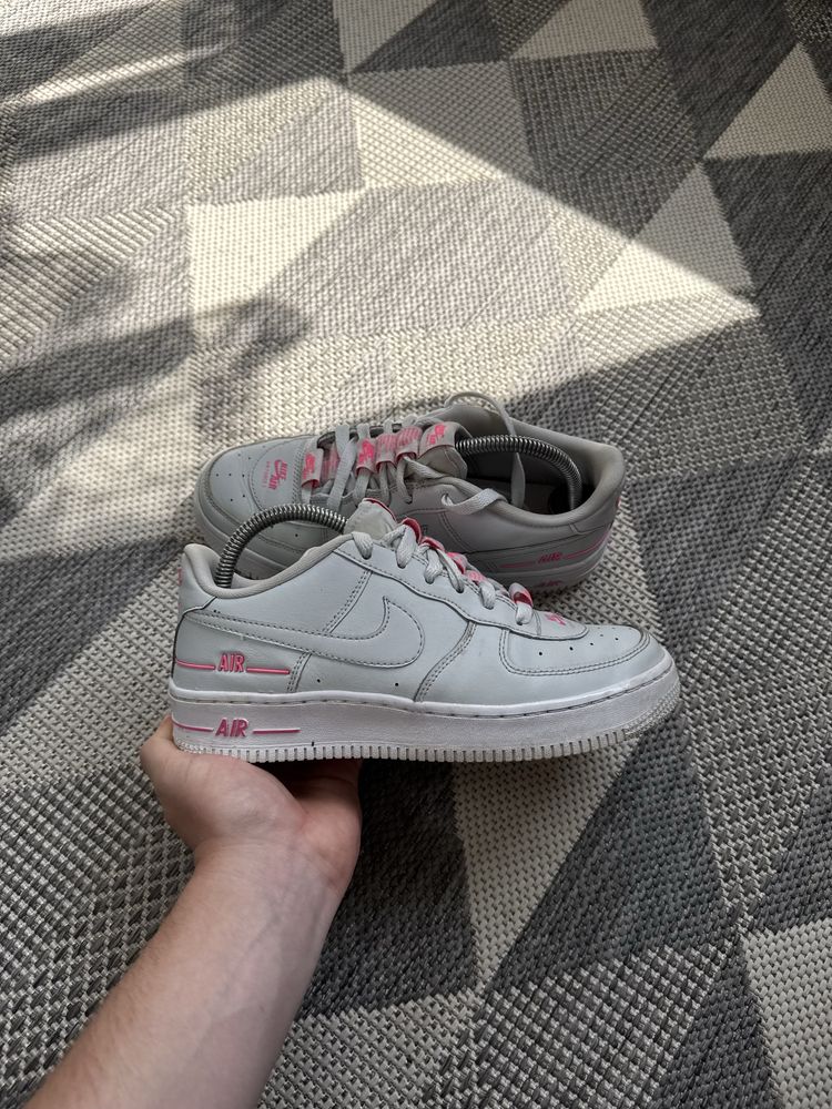 Оригінальні жіночі кросівки Nike Air Force 1