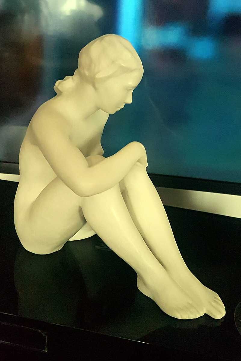 Porcelanowa figurka- akt Rosenthal "siedząca"