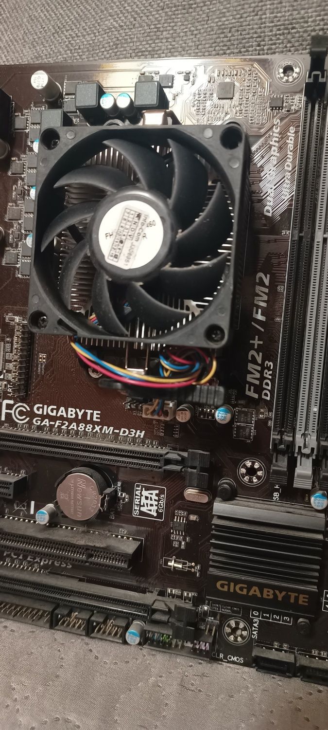 AMD A4-6300.Plyta główna komputerowa Gigabyte GA-F2A88XM-D3H