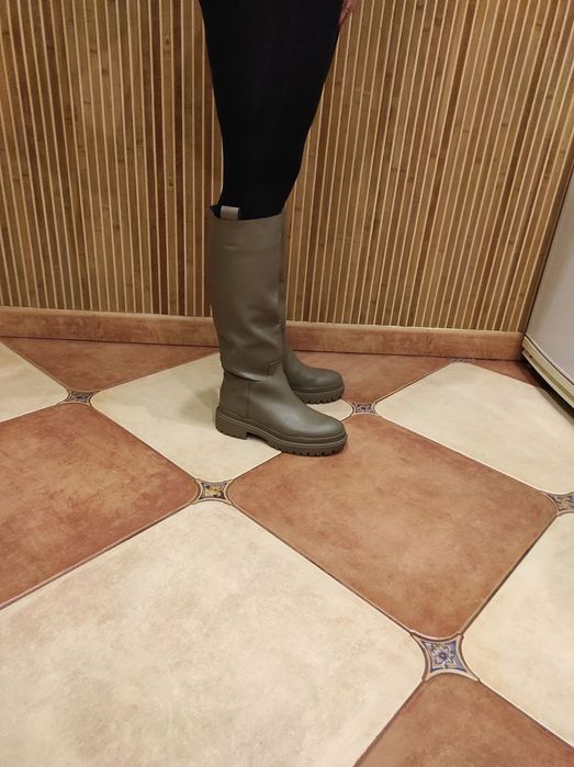 Продам чоботи H&M