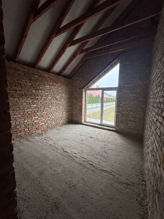 Продаж окремостоячого будинку, котеджу