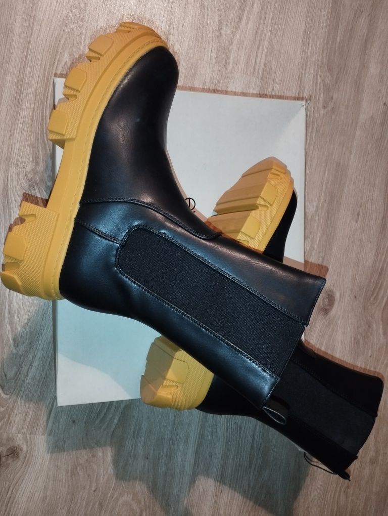 Even & Odd botki na koturnie r. 38
Raczej na s