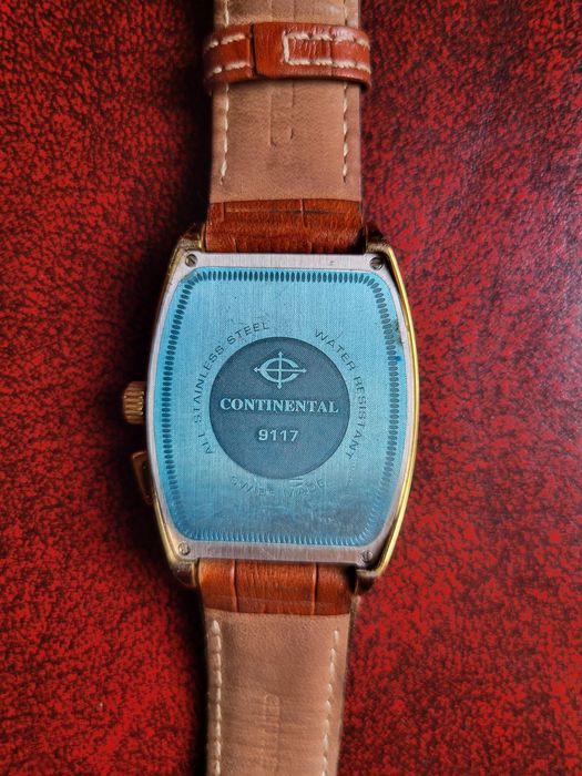 Швейцарський годинник Continental .